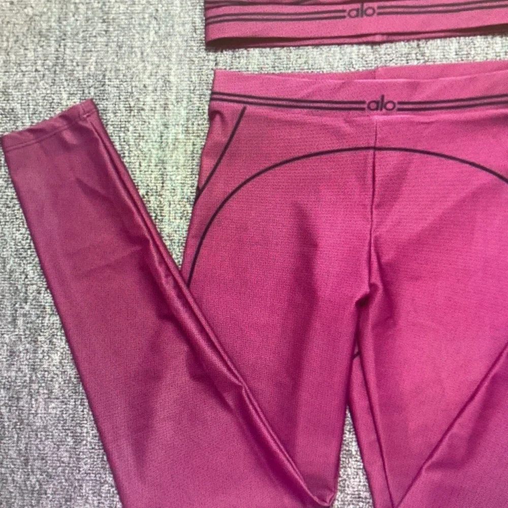 ALO Yoga Magenta Seamless Sports Bra & High-Waist Leggings Set Size L